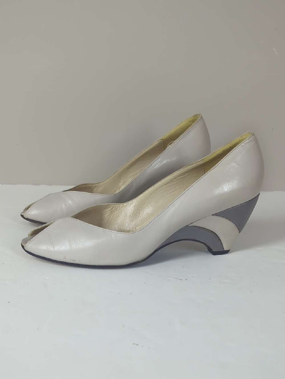 Vintage Stuart Weitzman Heels 8 Leather Sculptural Heel Minimalis